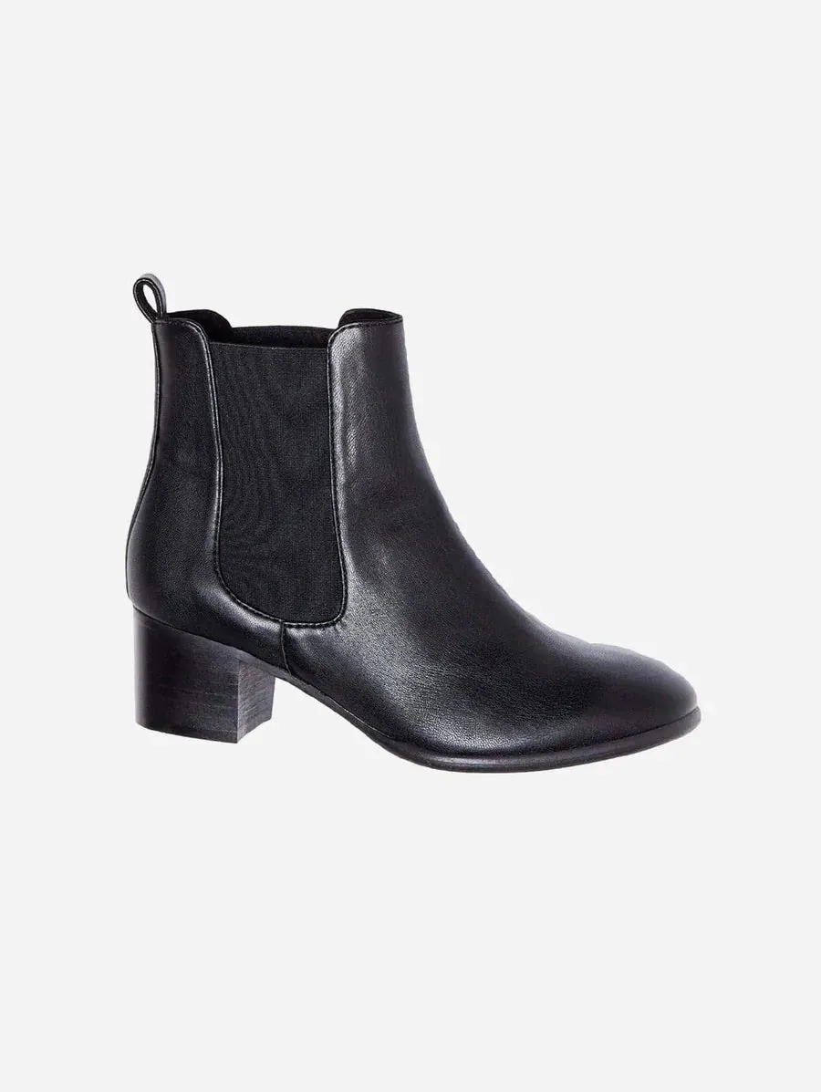 Almond Toe Chelsea Boots