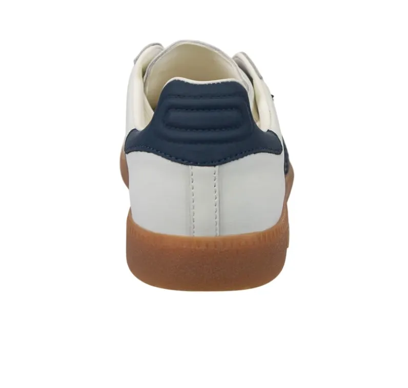 CLOUD in Navy Sneakers