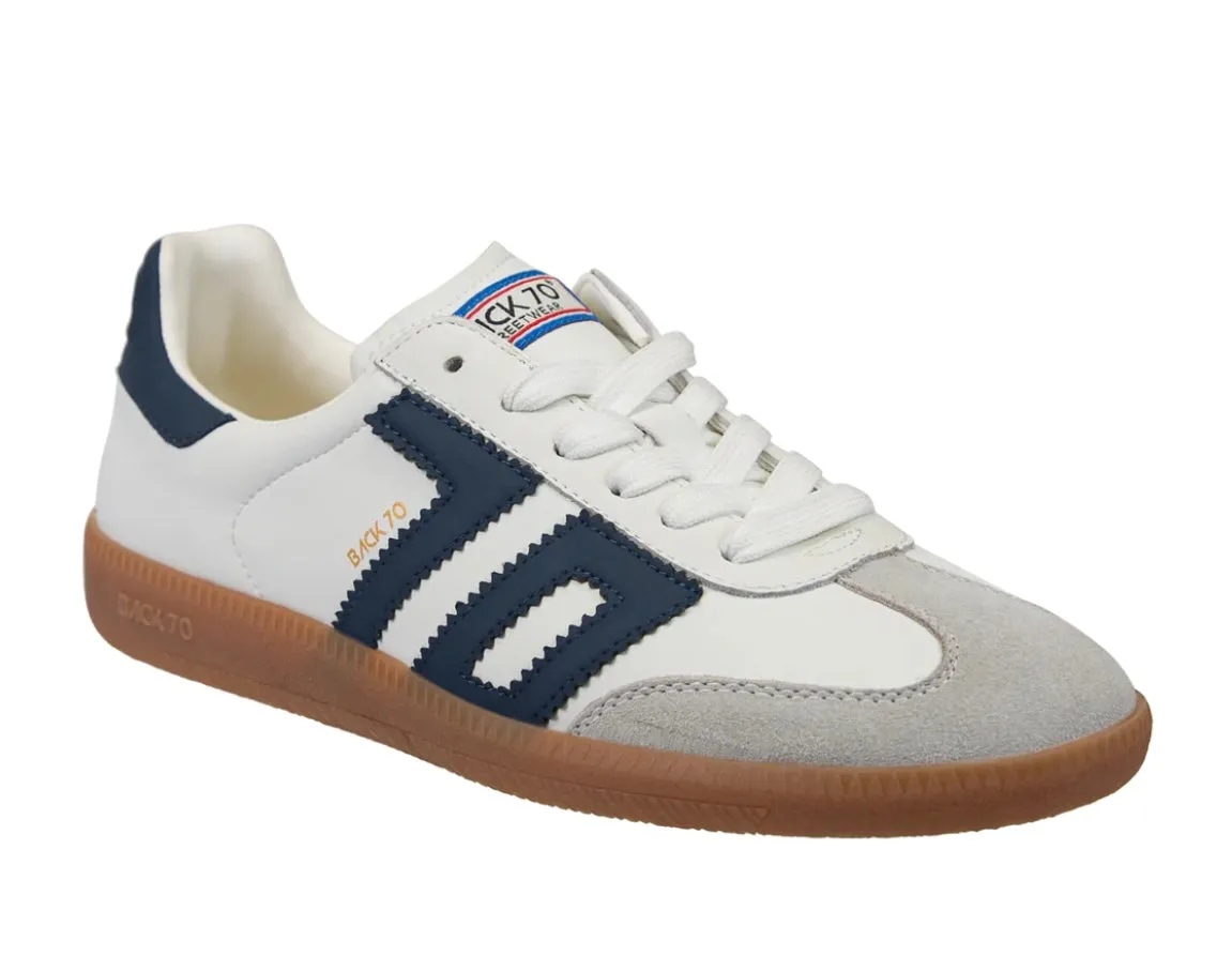 CLOUD in Navy Sneakers