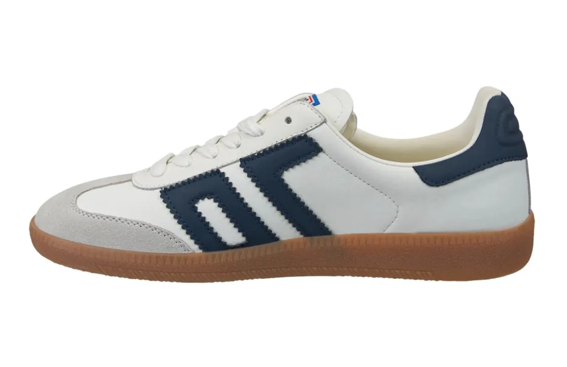 CLOUD in Navy Sneakers