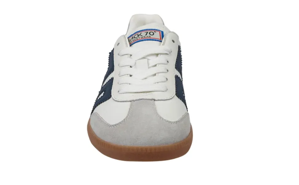 CLOUD in Navy Sneakers