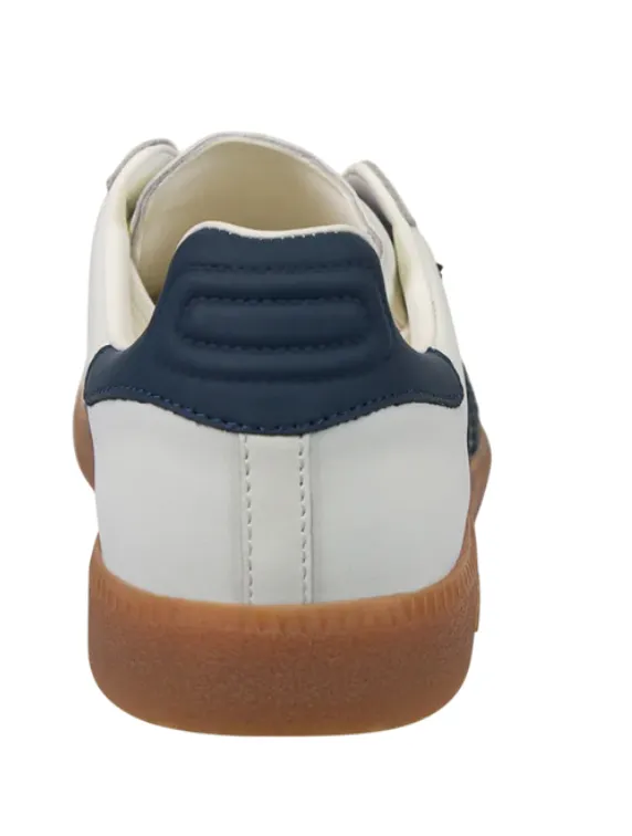 Cloud Sneaker in Navy