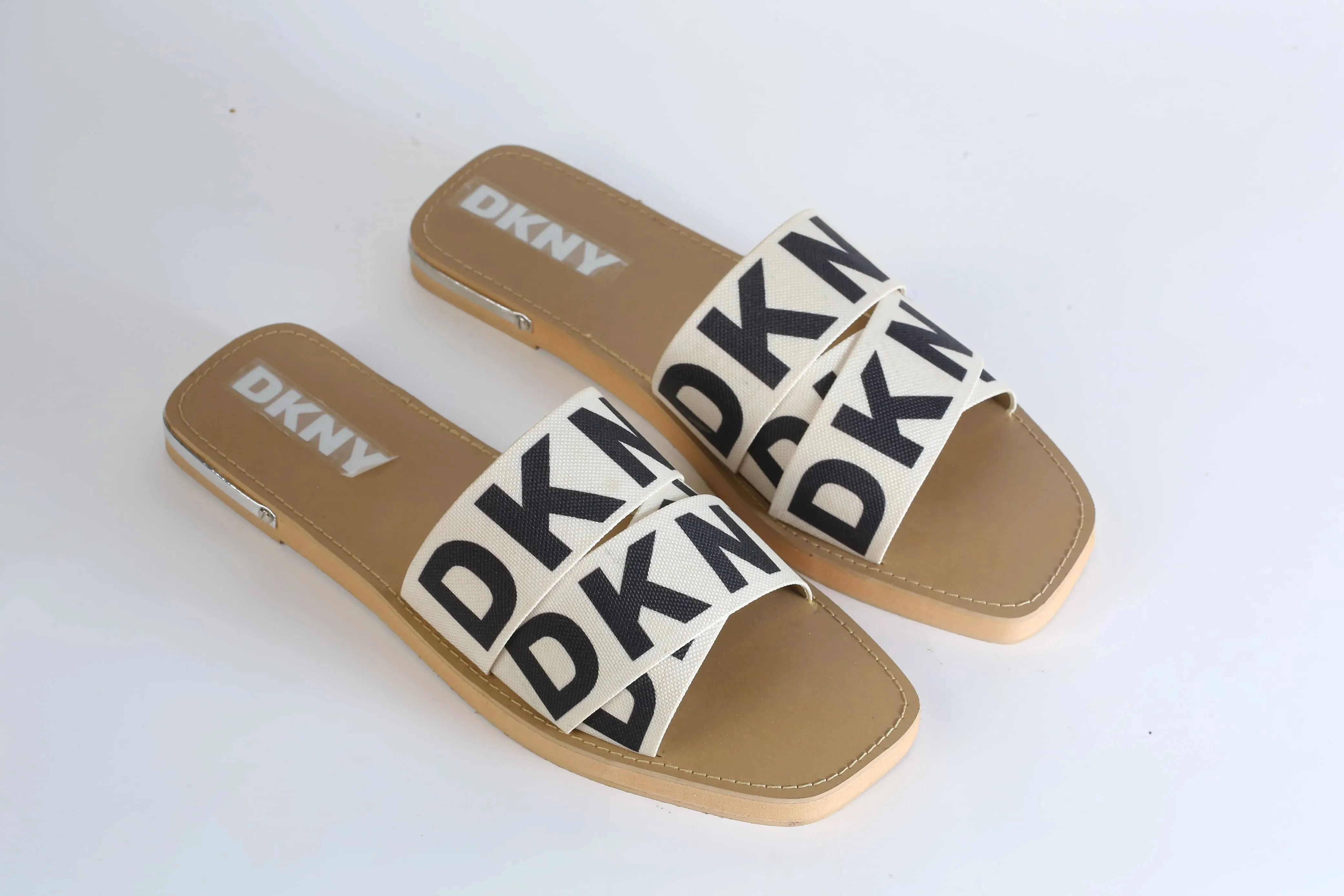 DKNY ISHA FLAT SANDAL - BEIGE