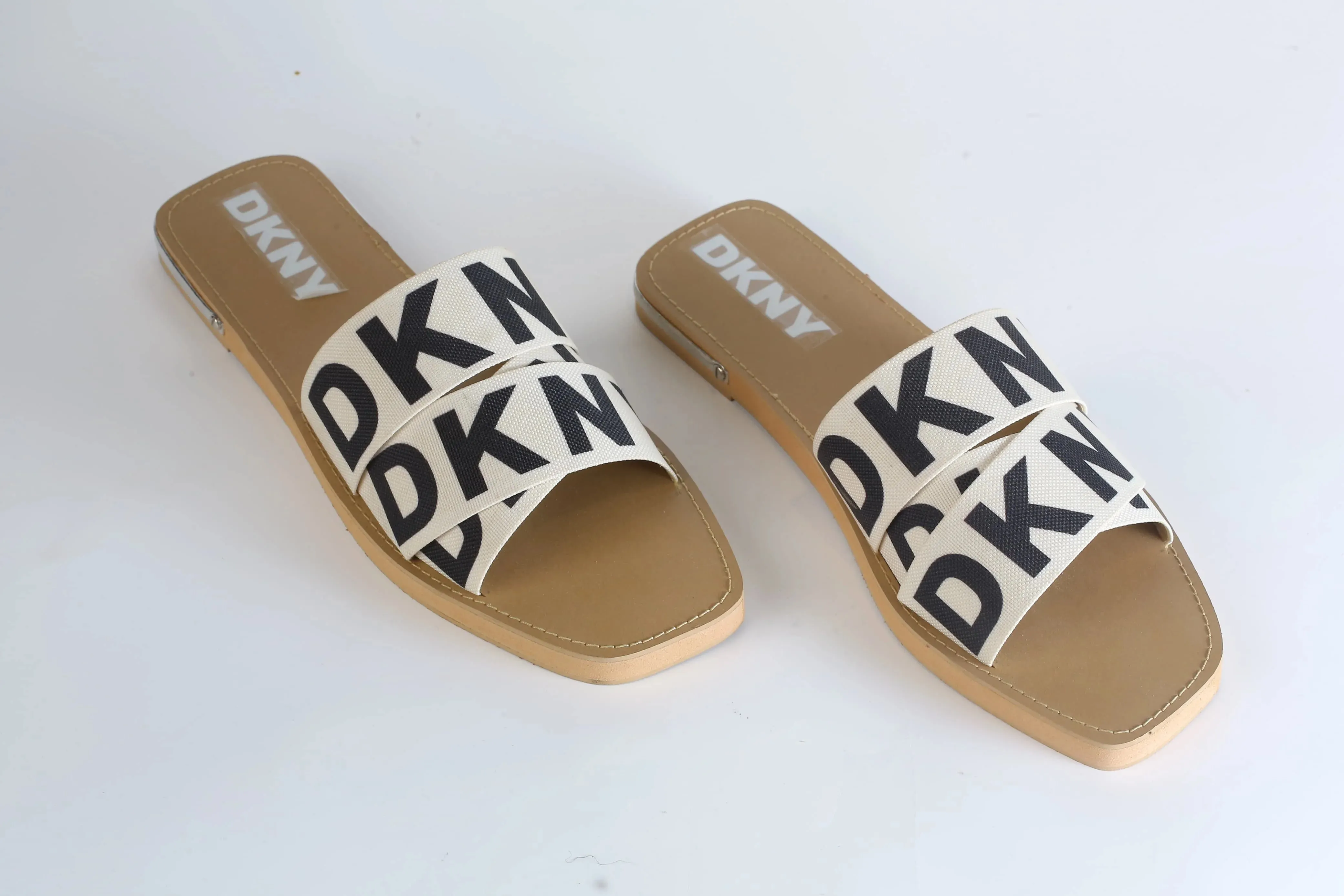 DKNY ISHA FLAT SANDAL - BEIGE