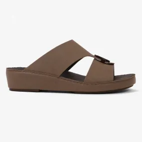 FARADA MENS UNIQUE TEXTURED ACCENT SANDALS TRUFFLE