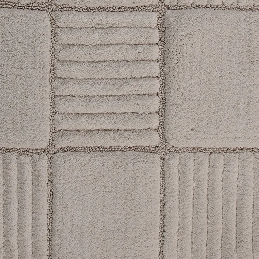 Knightsbridge Chakkar Board 220 GSF Non Skid Back Bath Rug 21 x 34