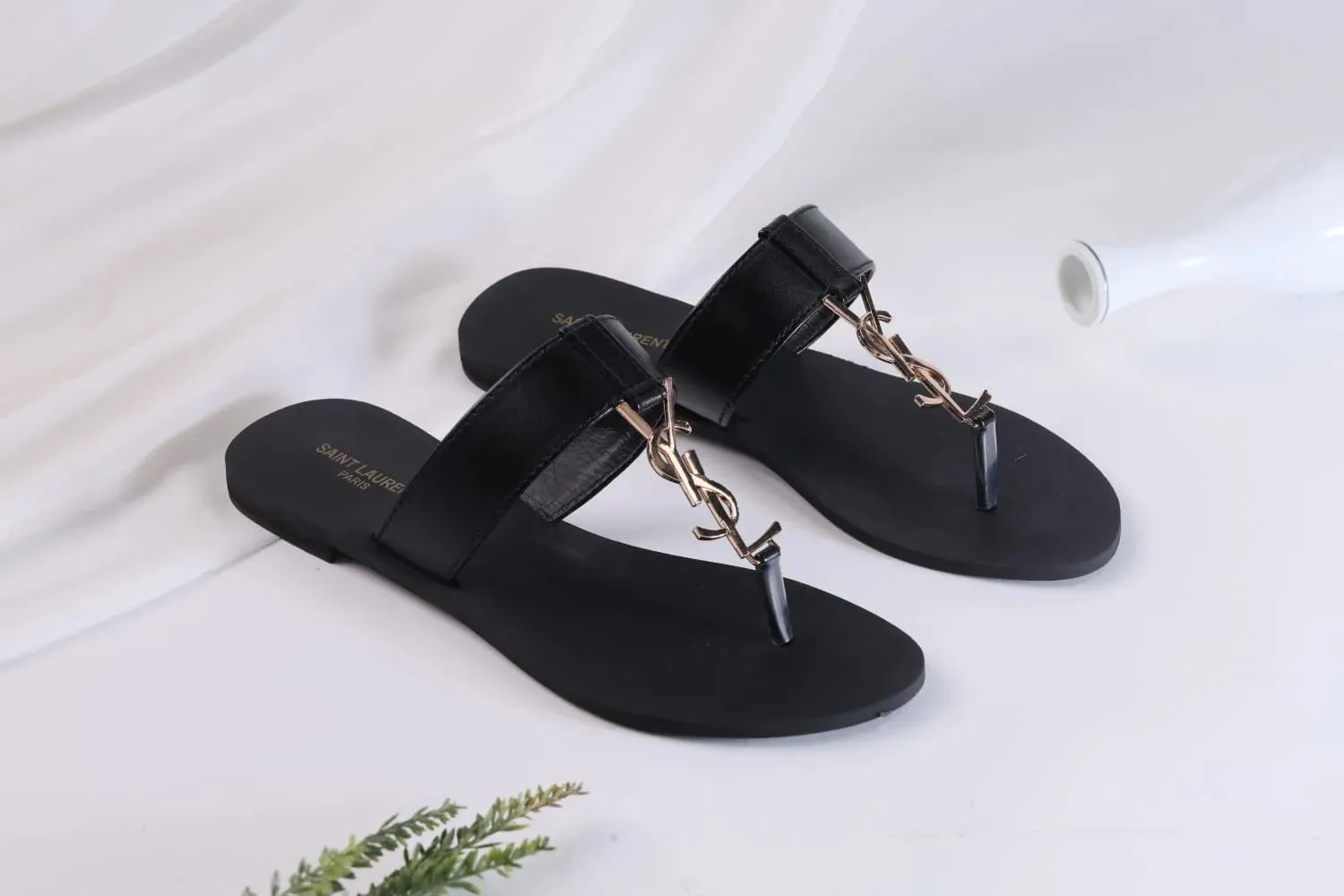 SAINT LAURENT CASSANDRA SLIPPER - BLACK