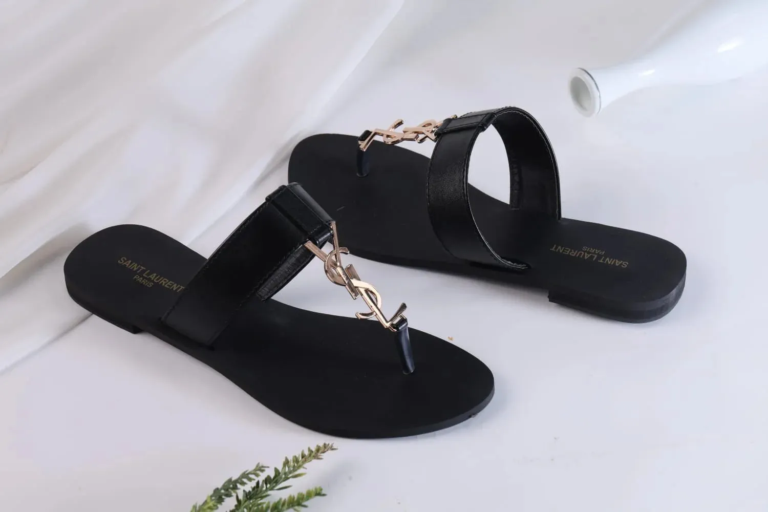 SAINT LAURENT CASSANDRA SLIPPER - BLACK