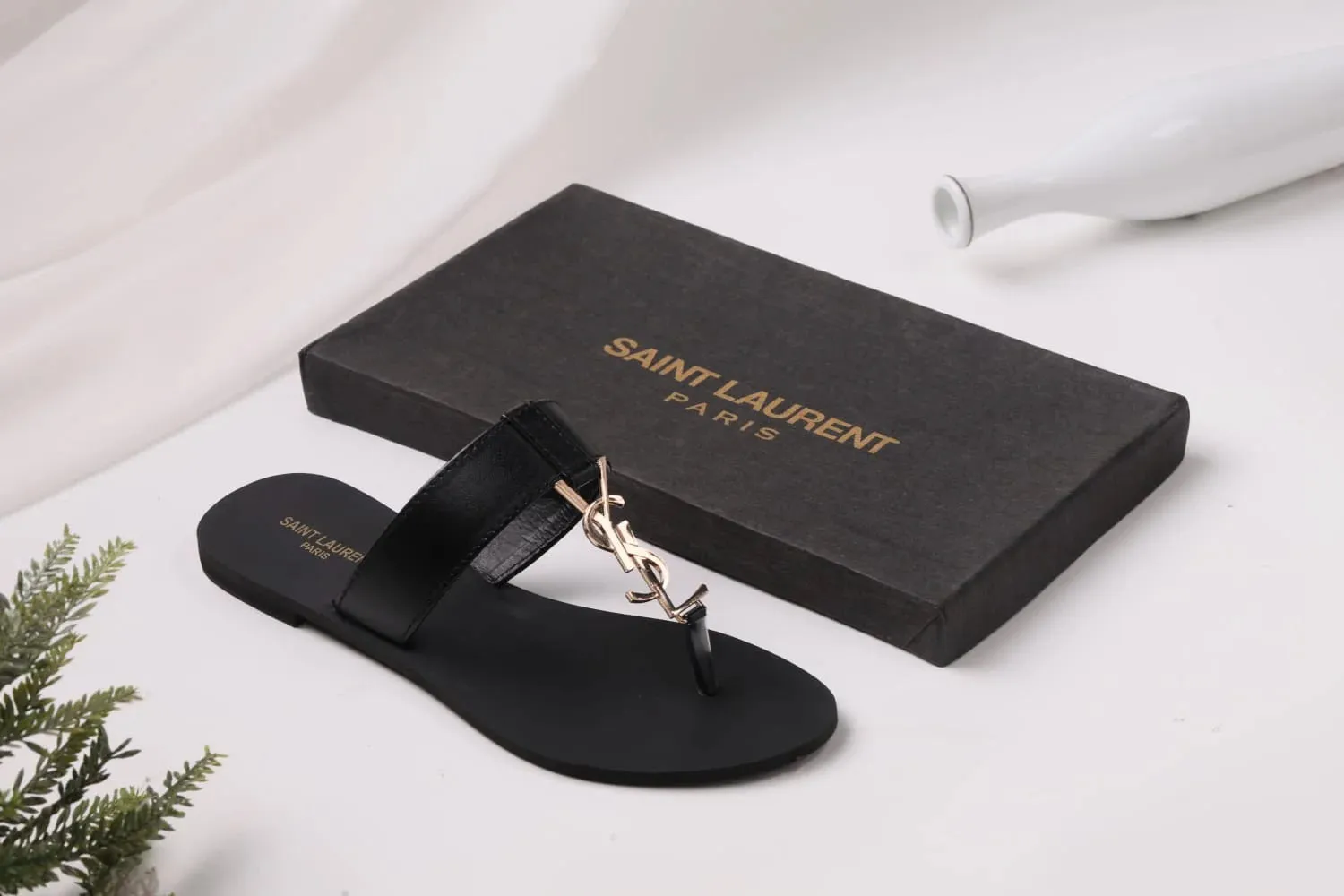 SAINT LAURENT CASSANDRA SLIPPER - BLACK